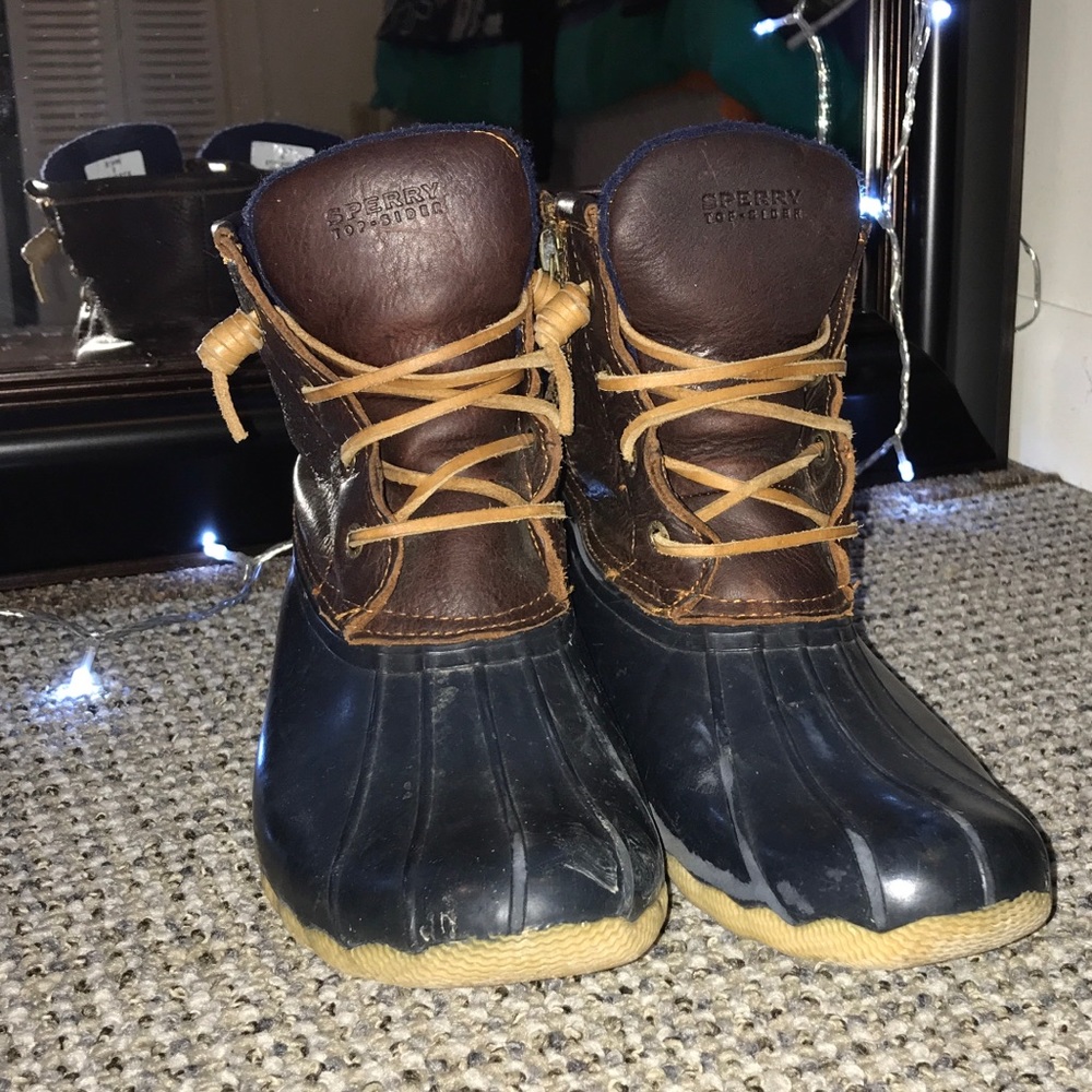 Speedy duck boots